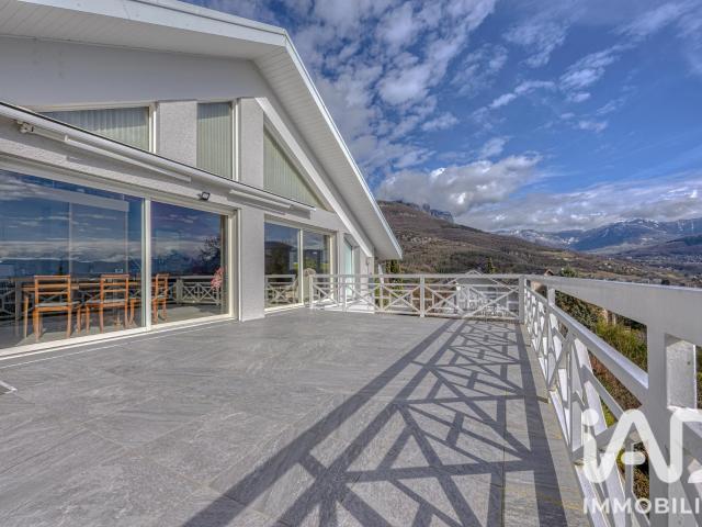 Maison 8 pièces 250 m²