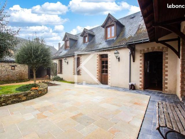 Maison 8 pièces 250 m²