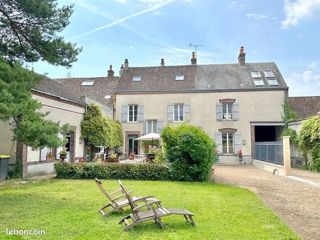 Maison 8 pièces 250 m²
