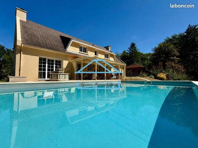 Maison 8 pièces 250 m²