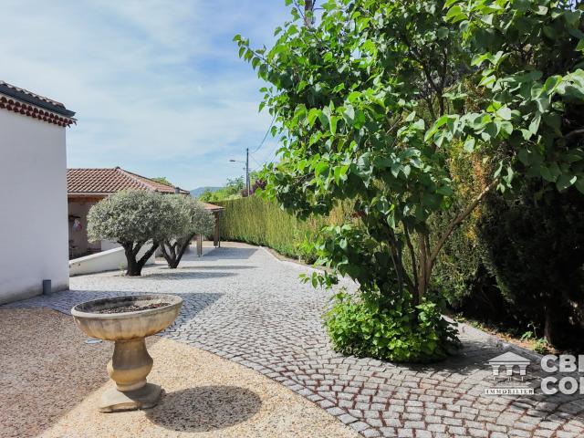 Maison 8 pièces 250 m²