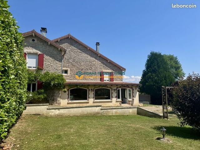 Maison 8 pièces 250 m²