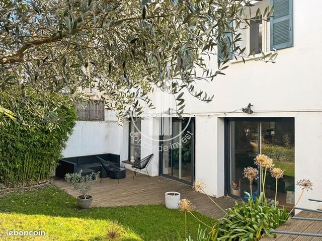 Maison 8 pièces 250 m²