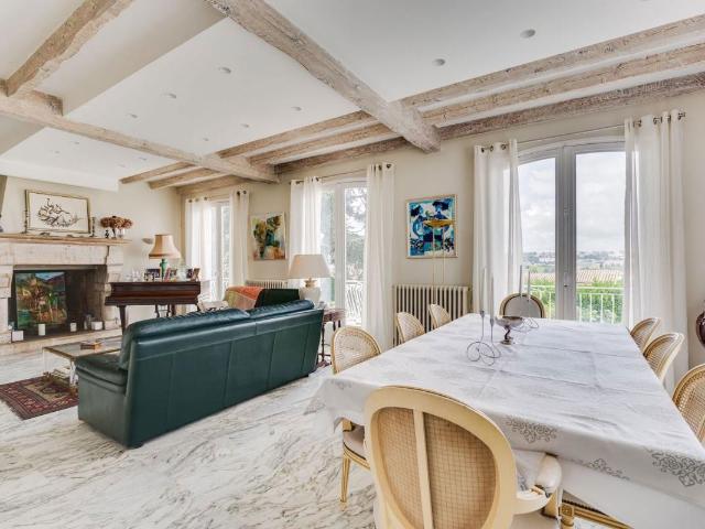 Maison 8 pièces 250 m²