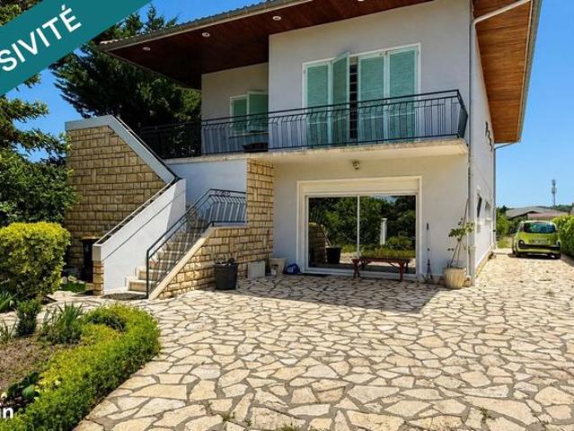 Maison 8 pièces 250 m²