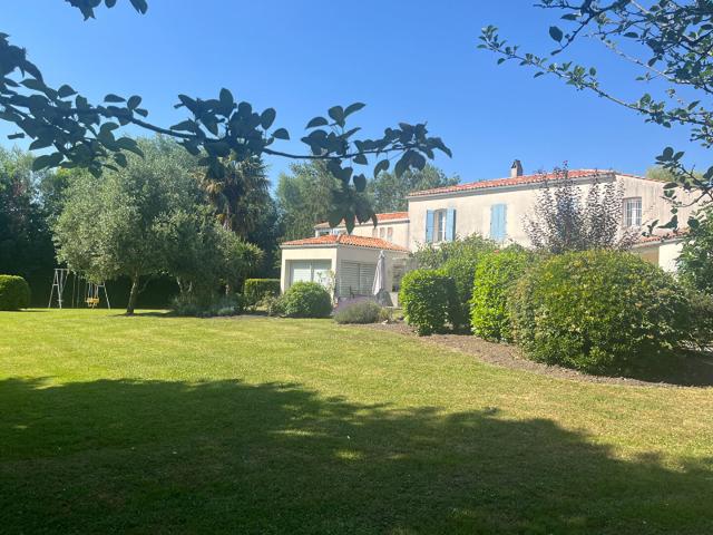 Maison 8 pièces 250 m²