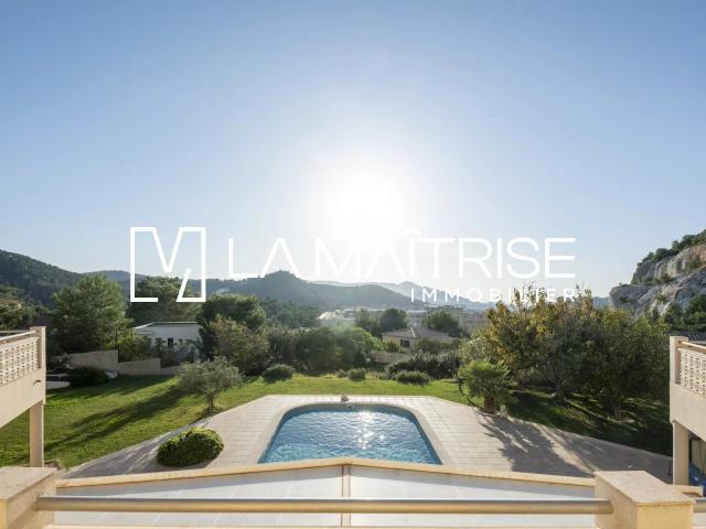 Maison 8 pièces 251 m²