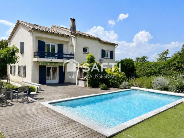 Maison 8 pièces 251 m²