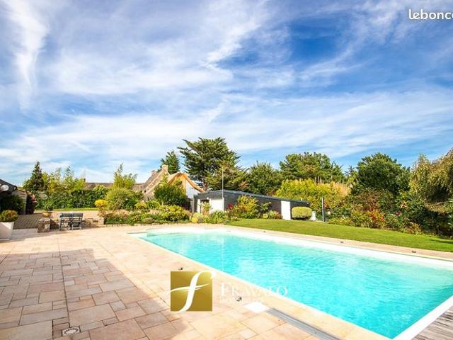 Maison 8 pièces 251 m²