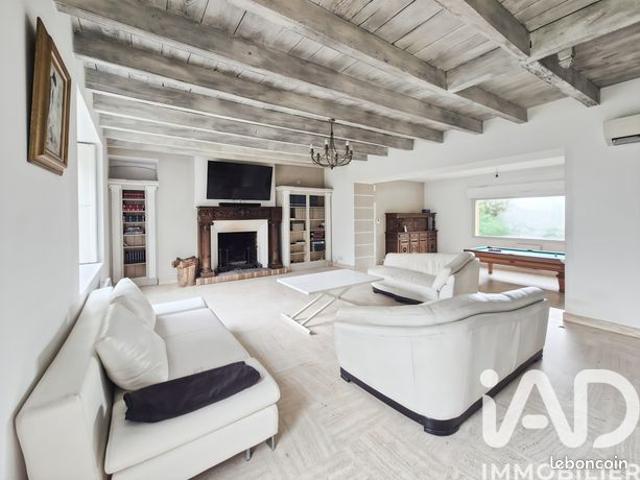 Maison 8 pièces 251 m²