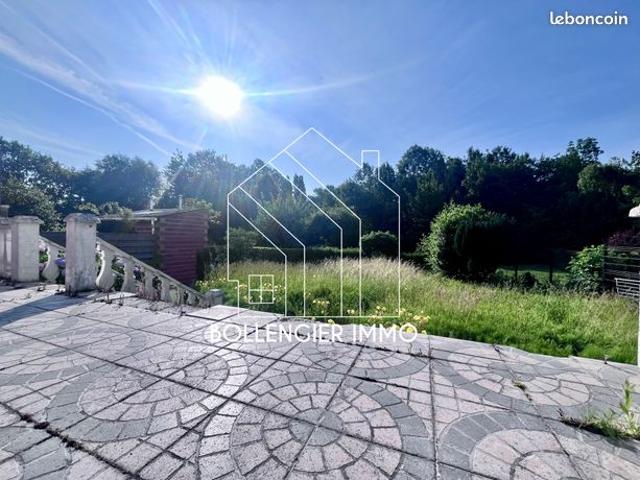 Maison 8 pièces 251 m²