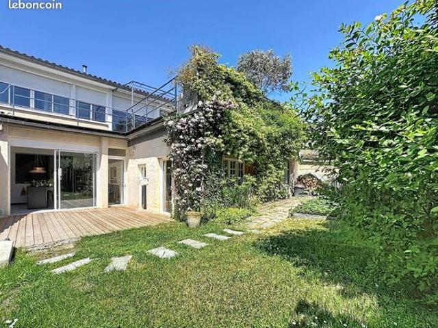 Maison 8 pièces 251 m²