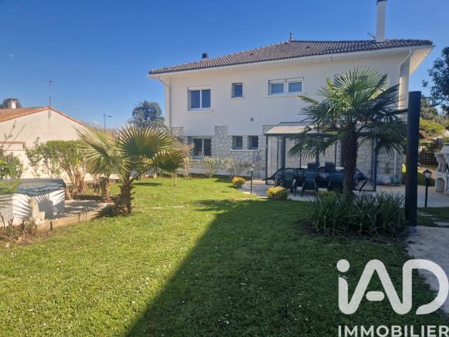 Maison 8 pièces 251 m²