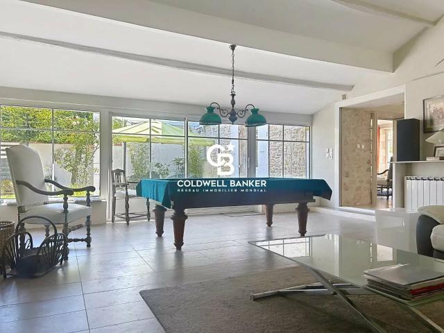 Maison 8 pièces 251 m²