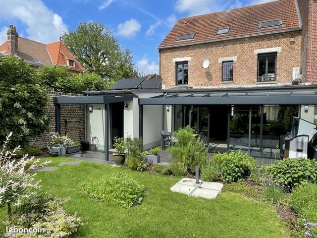 Maison 8 pièces 251 m²