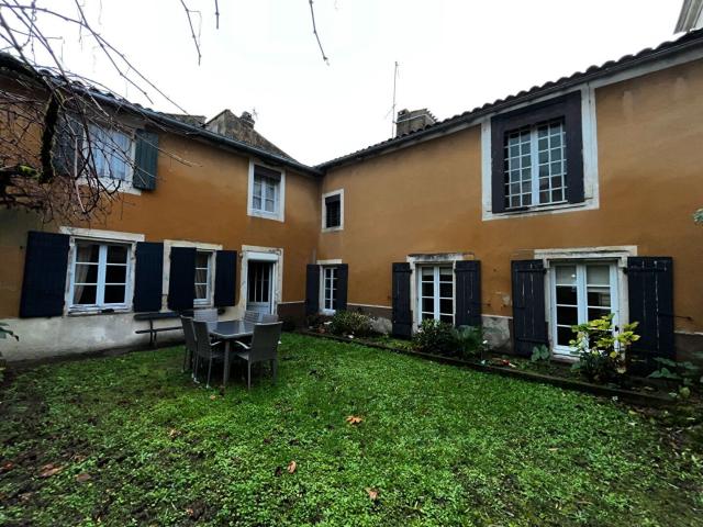 Maison 8 pièces 251 m²