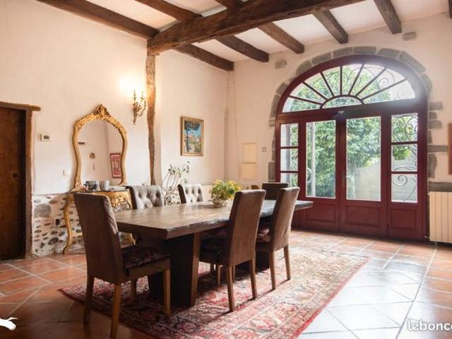 Maison 8 pièces 251 m²
