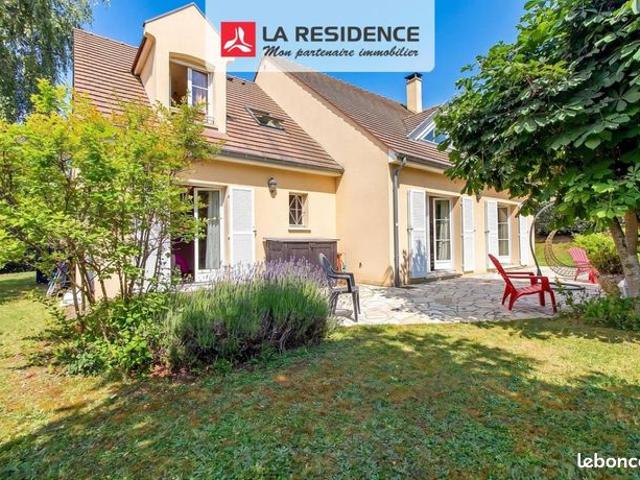Maison 8 pièces 251 m²