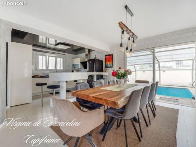 Maison 8 pièces 251 m²