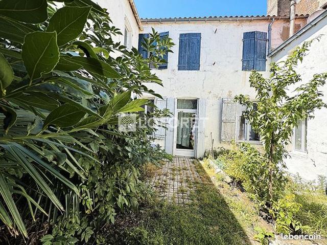 Maison 8 pièces 251 m²