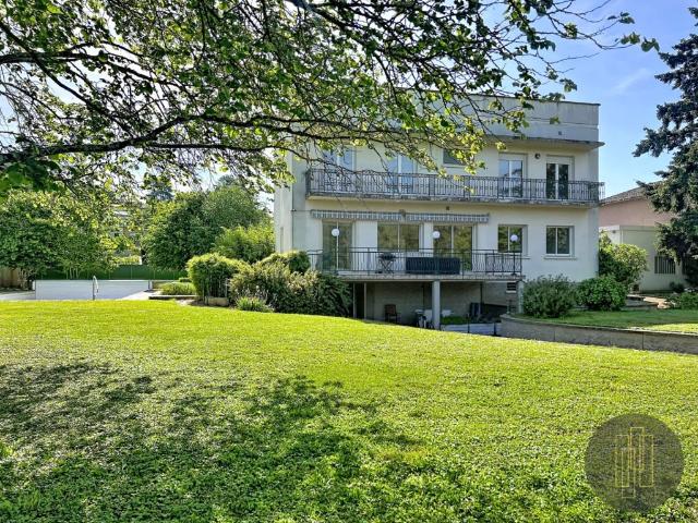 Maison 8 pièces 251 m²
