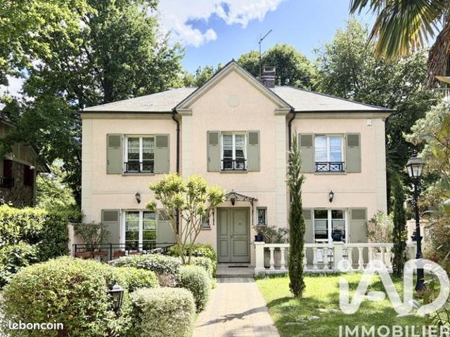Maison 8 pièces 252 m²