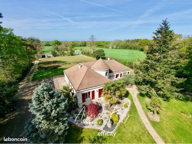 Maison 8 pièces 252 m²
