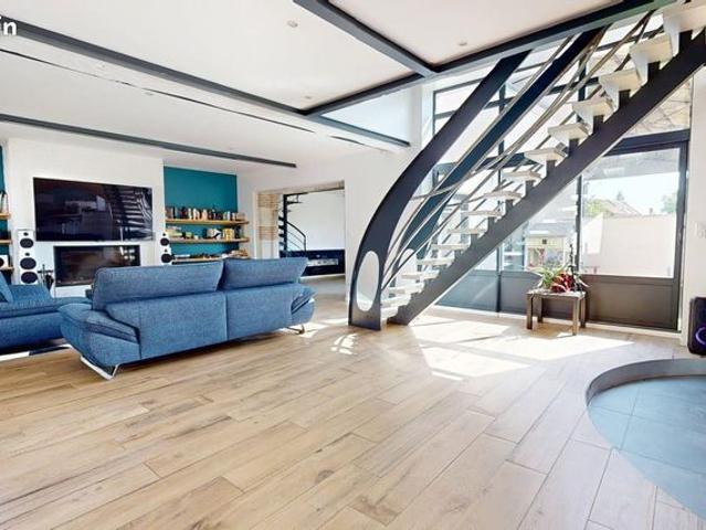 Maison 8 pièces 252 m²