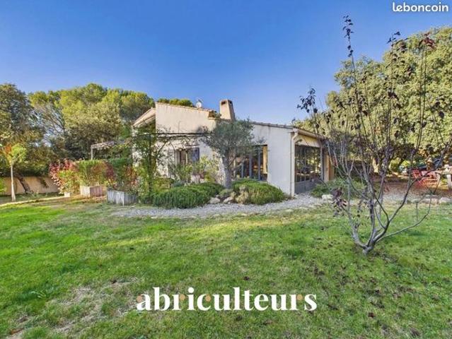 Maison 8 pièces 252 m²