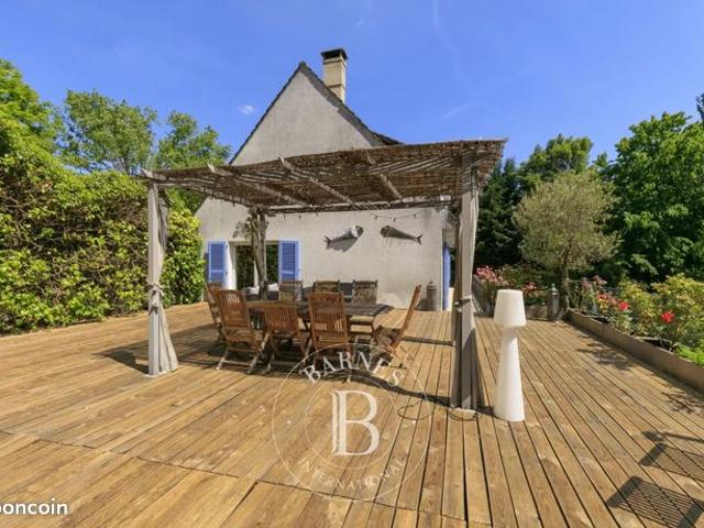 Maison 8 pièces 252 m²