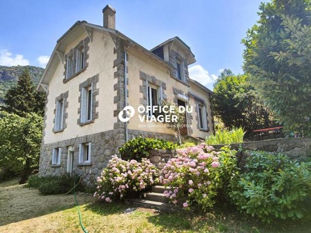 Maison 8 pièces 252 m²