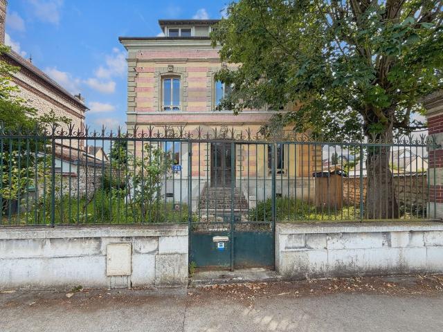Maison 8 pièces 252 m²