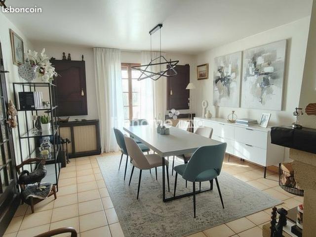 Maison 8 pièces 253 m²