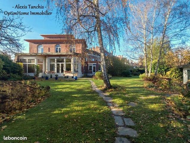 Maison 8 pièces 253 m²