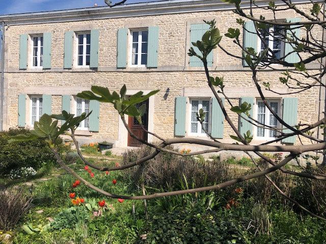 Maison 8 pièces 253 m²