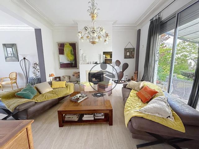 Maison 8 pièces 253 m²