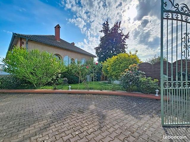 Maison 8 pièces 253 m²