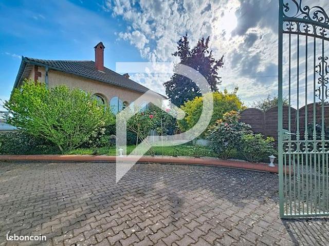 Maison 8 pièces 253 m²