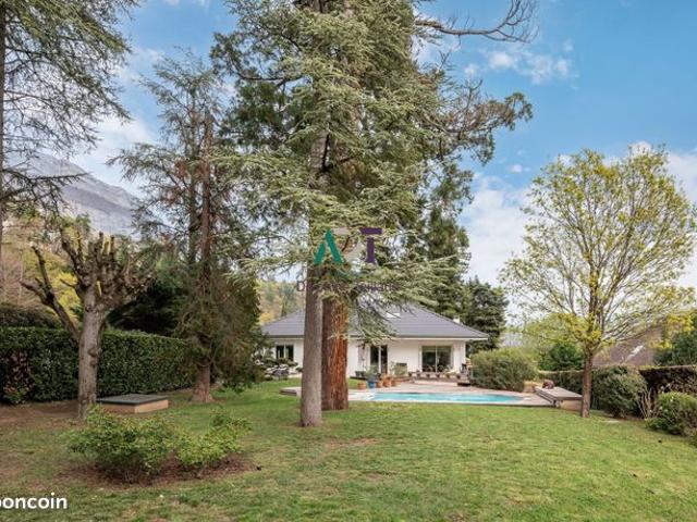 Maison 8 pièces 253 m²