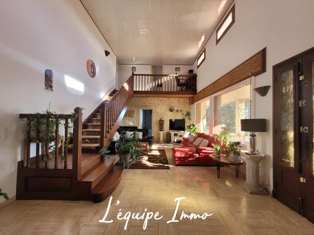 Maison 8 pièces 253 m²