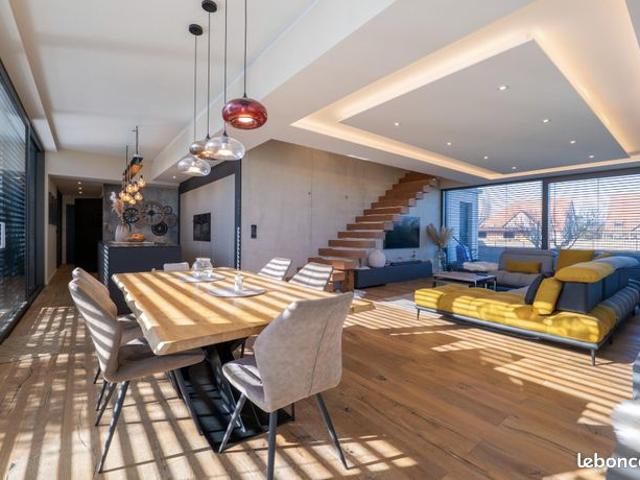 Maison 8 pièces 253 m²