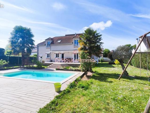 Maison 8 pièces 253 m²