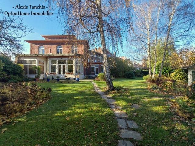 Maison 8 pièces 253 m²