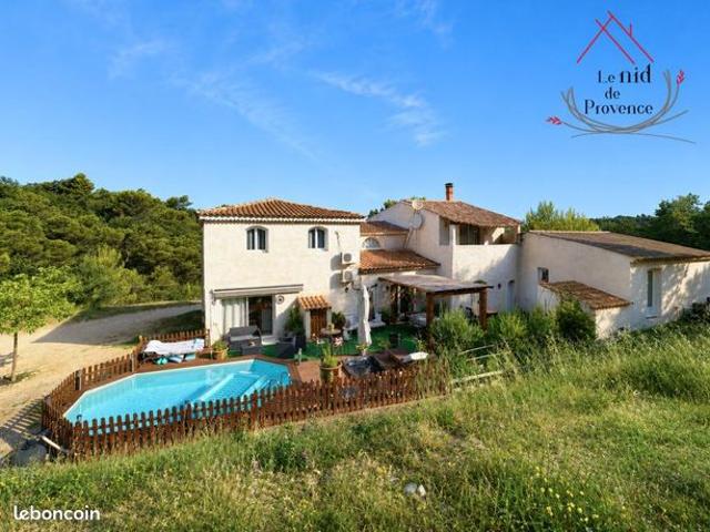 Maison 8 pièces 253 m²