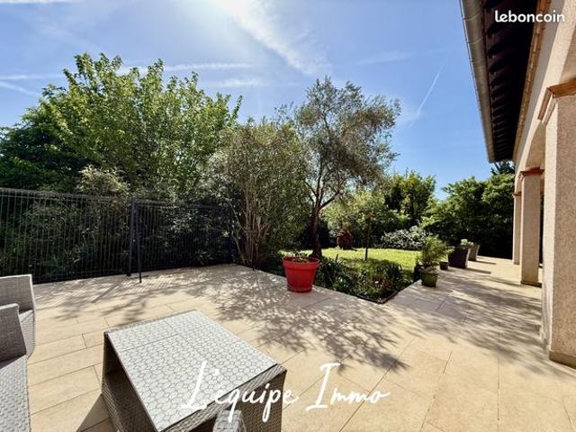 Maison 8 pièces 253 m²