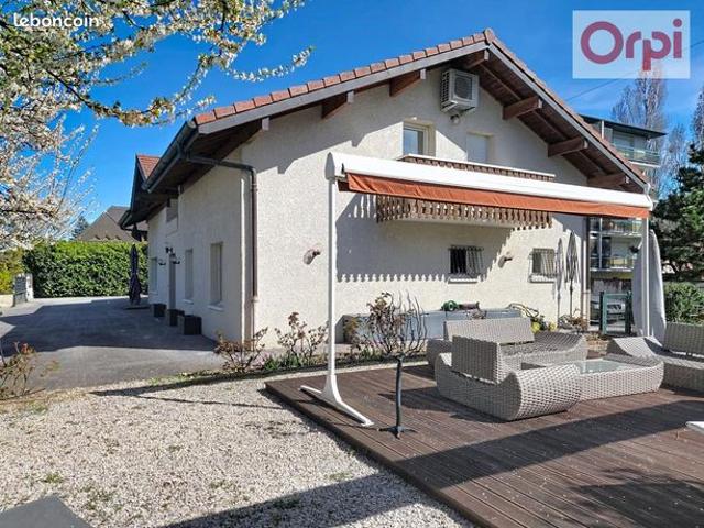 Maison 8 pièces 253 m²