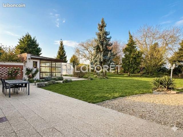 Maison 8 pièces 253 m²