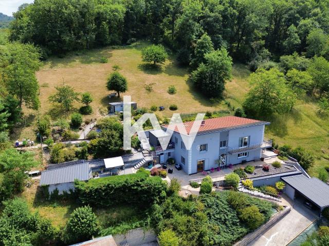 Maison 8 pièces 253 m²