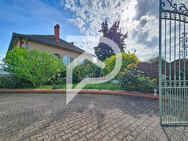 Maison 8 pièces 253 m²