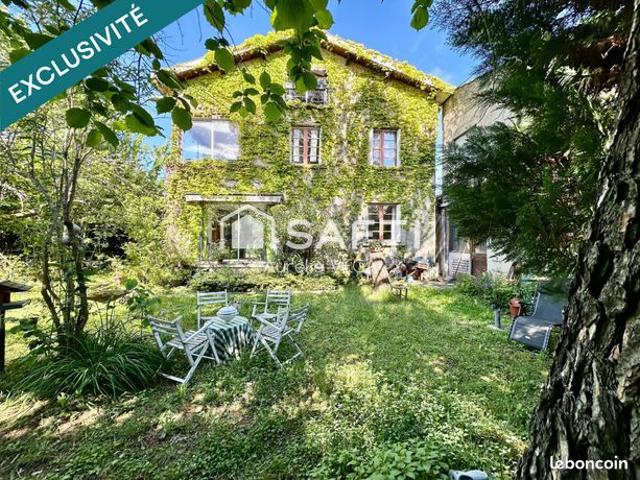 Maison 8 pièces 253 m²